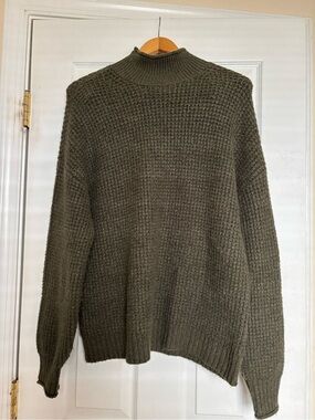 American Eagle medium knit sweater Olive green